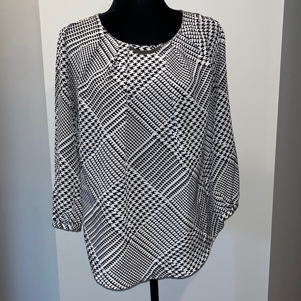 New York & Company Black and White Blouse. Size Small. EUC! No flaws!